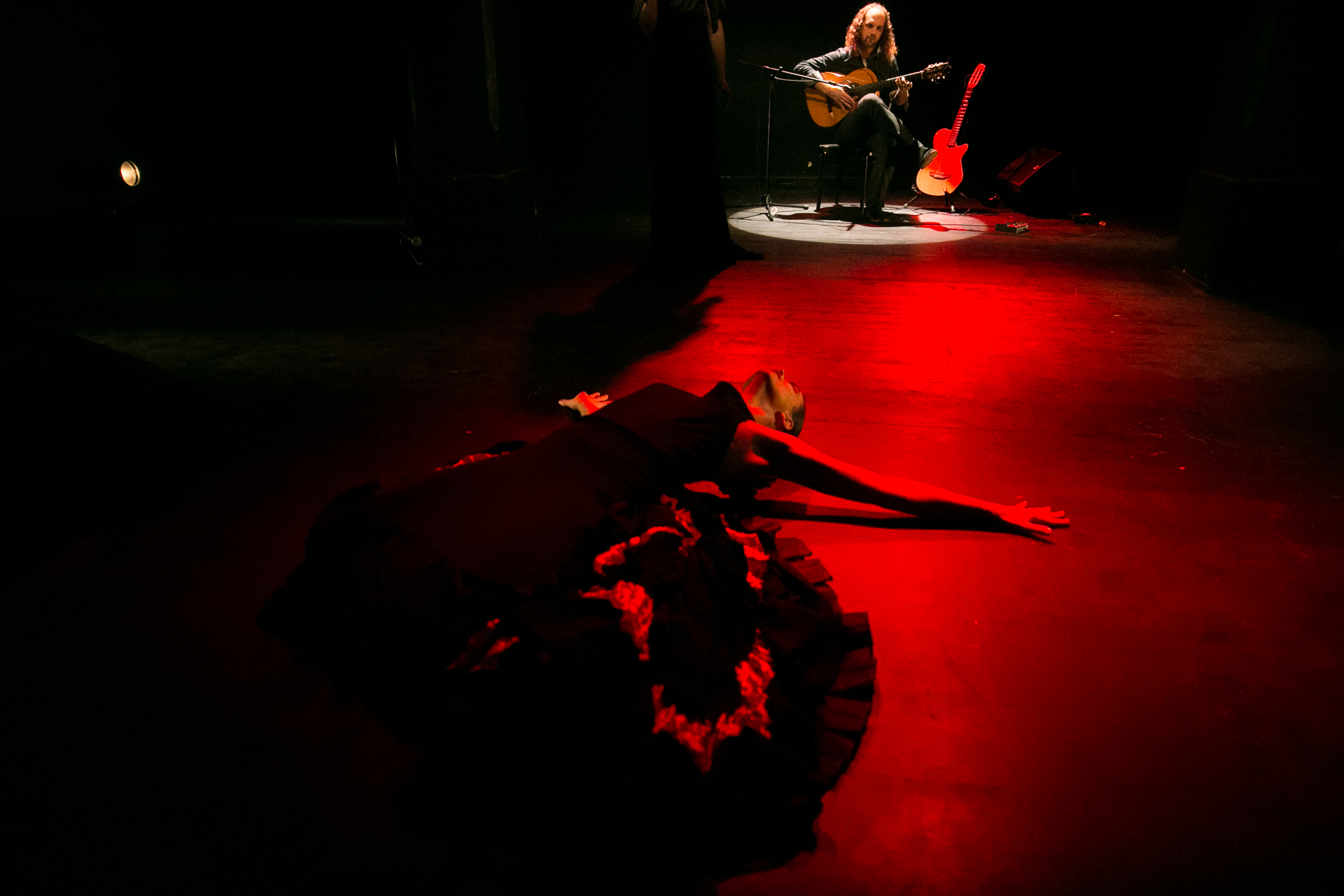 "Anatomija srečanja: Sylvia, Carmen, Maria", feat Ana Pandur, Vesna Zornik, Vito Marenče; flamenco @Gledališče Glej, Ljubljana foto Miro Majcen