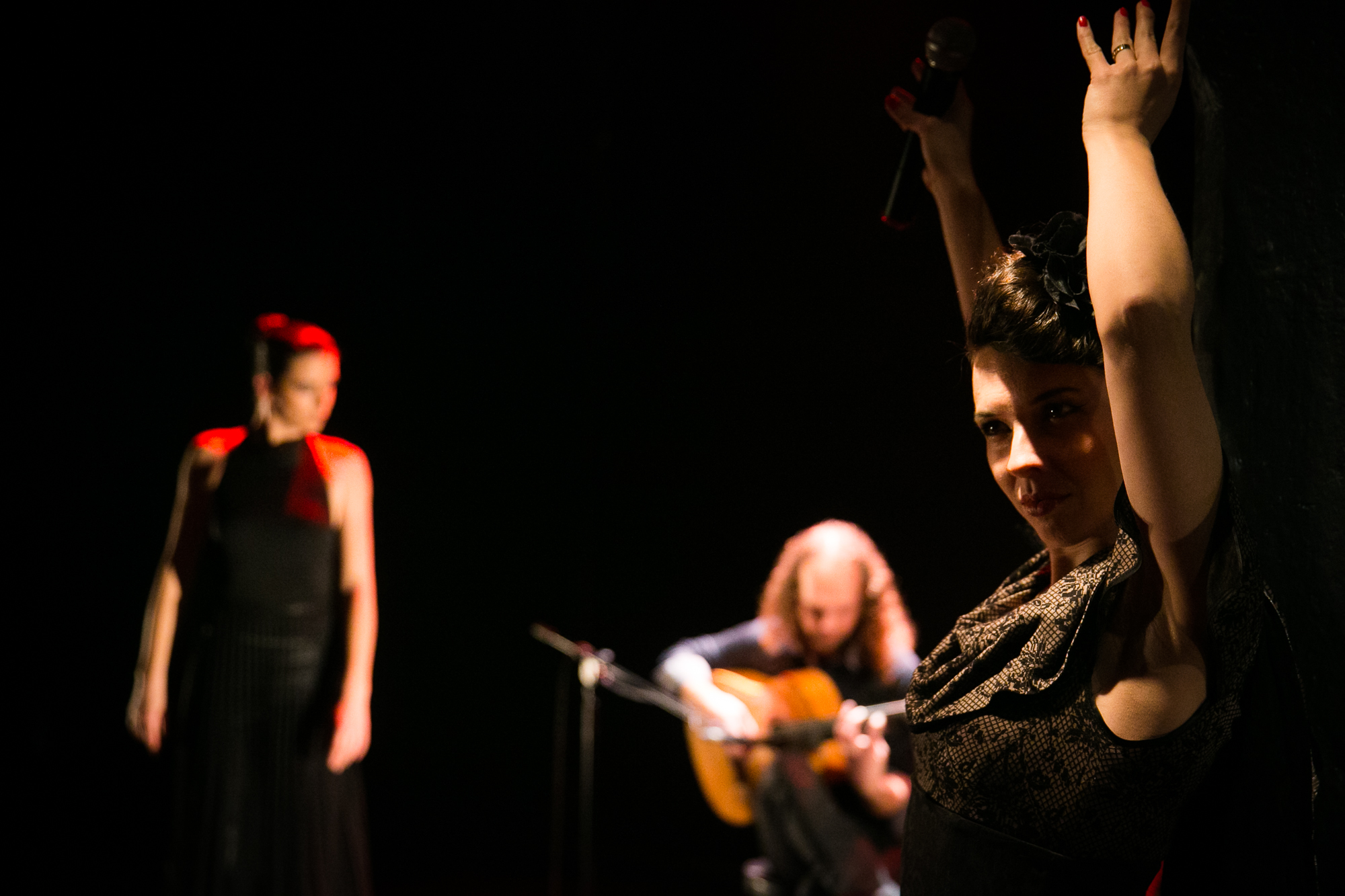 "Anatomija srečanja: Sylvia, Carmen, Maria", feat Ana Pandur, Vesna Zornik, Vito Marenče; flamenco @Gledališče Glej, Ljubljana foto Miro Majcen