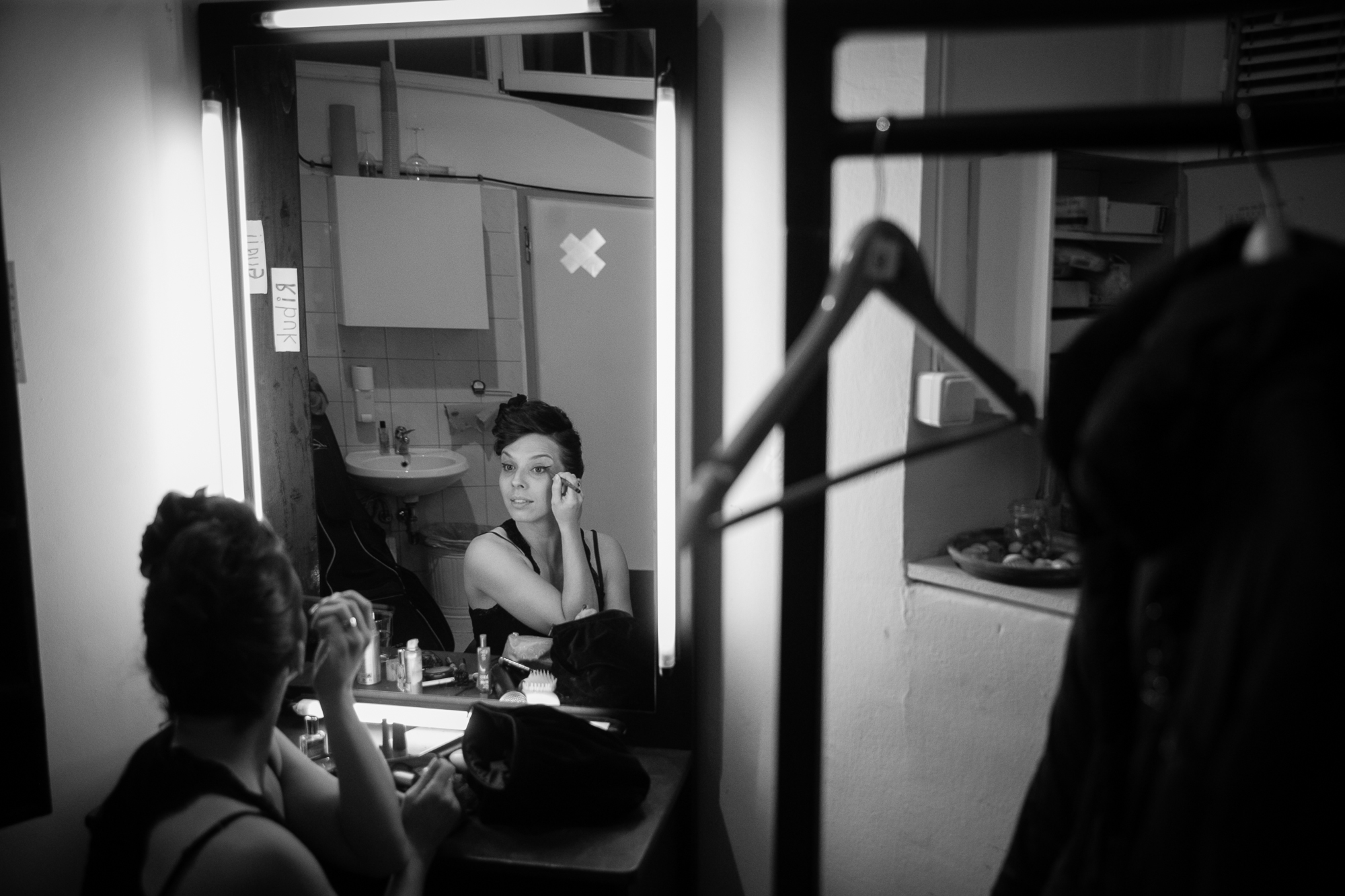 "Anatomija srečanja: Sylvia, Carmen, Maria", feat Ana Pandur, Vesna Zornik, Vito Marenče; flamenco @Gledališče Glej, Ljubljana foto Miro Majcen