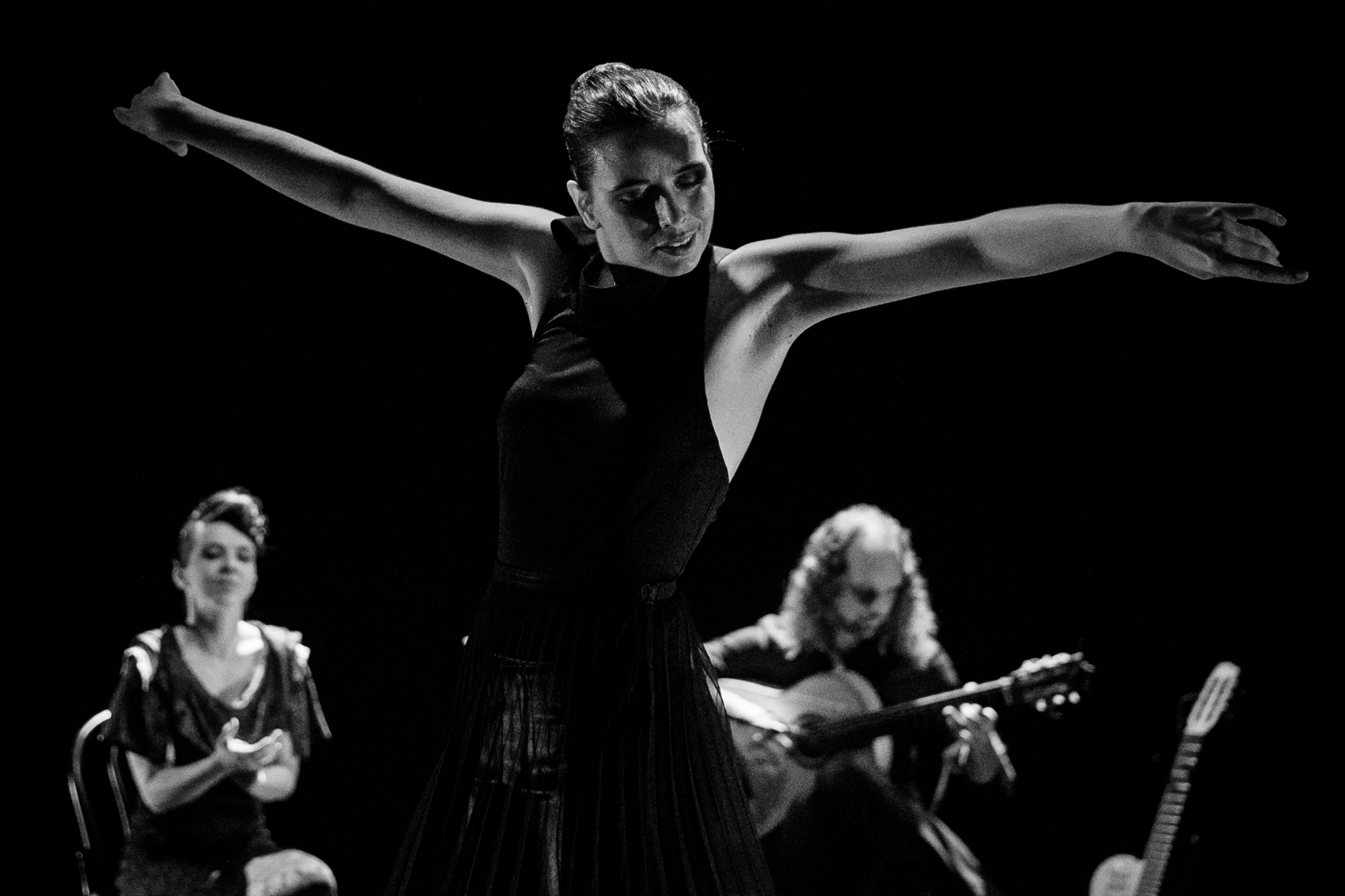 "Anatomija srečanja: Sylvia, Carmen, Maria", feat Ana Pandur, Vesna Zornik, Vito Marenče; flamenco @Gledališče Glej, Ljubljana foto Miro Majcen