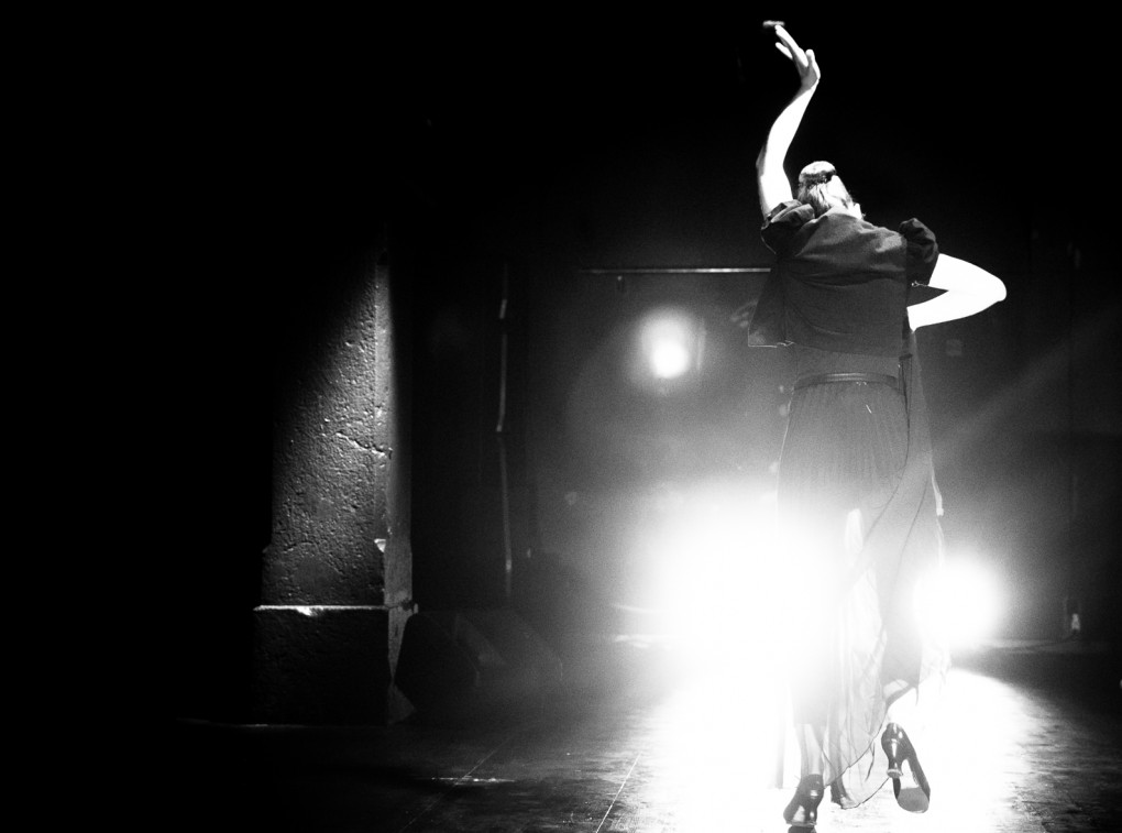 "Anatomija srečanja: Sylvia, Carmen, Maria", feat Ana Pandur, Vesna Zornik, Vito Marenče; flamenco @Gledališče Glej, Ljubljana foto Miro Majcen