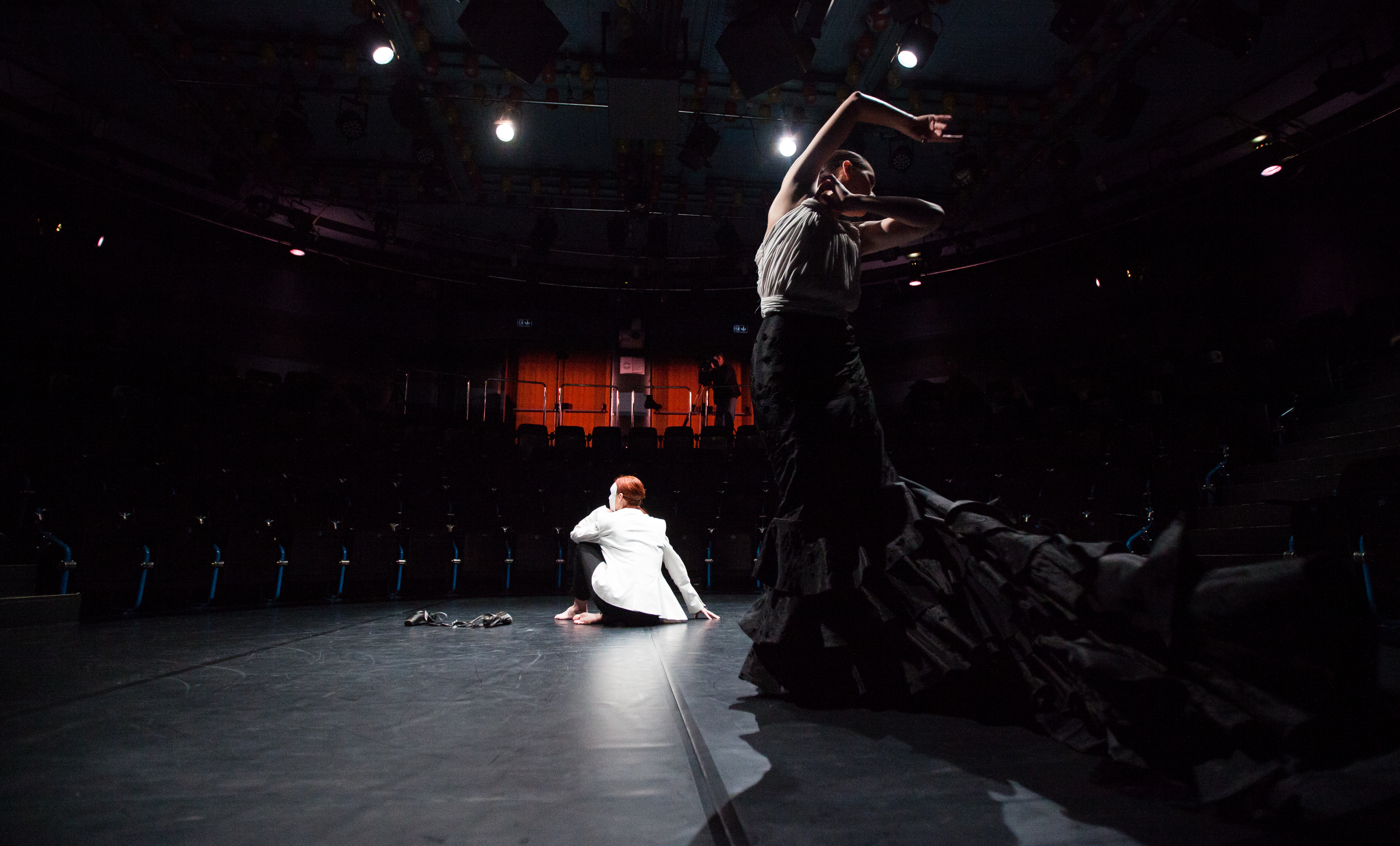 "Cabello 22,11", feat. Ana Pandur, Rosana Hribar, Vito Marenče & Robert Jukič; Produkcija Pkd Flamenko, koprodukcija Cankarje dom; Foto Darja Štravs Tisu